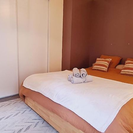 Appartement 2 Pieces Centre Ville Avec Parking Neauphle-le-Château Extérieur photo